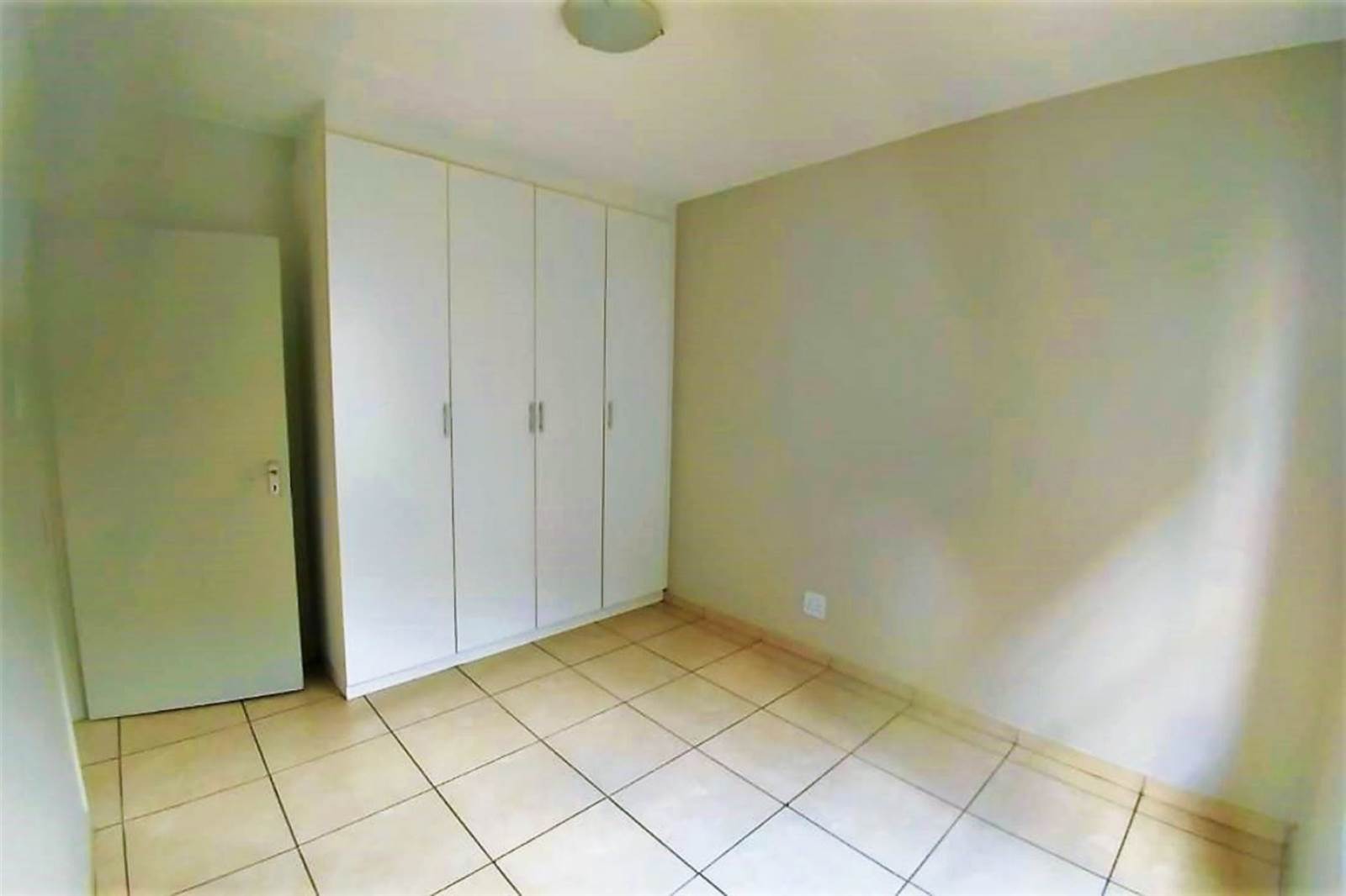 2 Bed Apartment in Witbank Central photo number 6