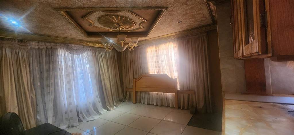 5 Bed House in Mabopane photo number 10