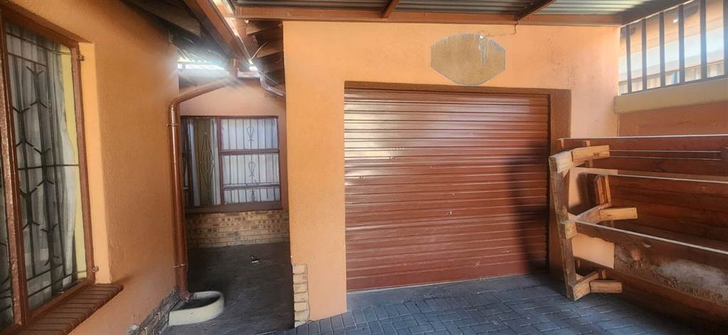 5 Bed House in Mabopane photo number 12