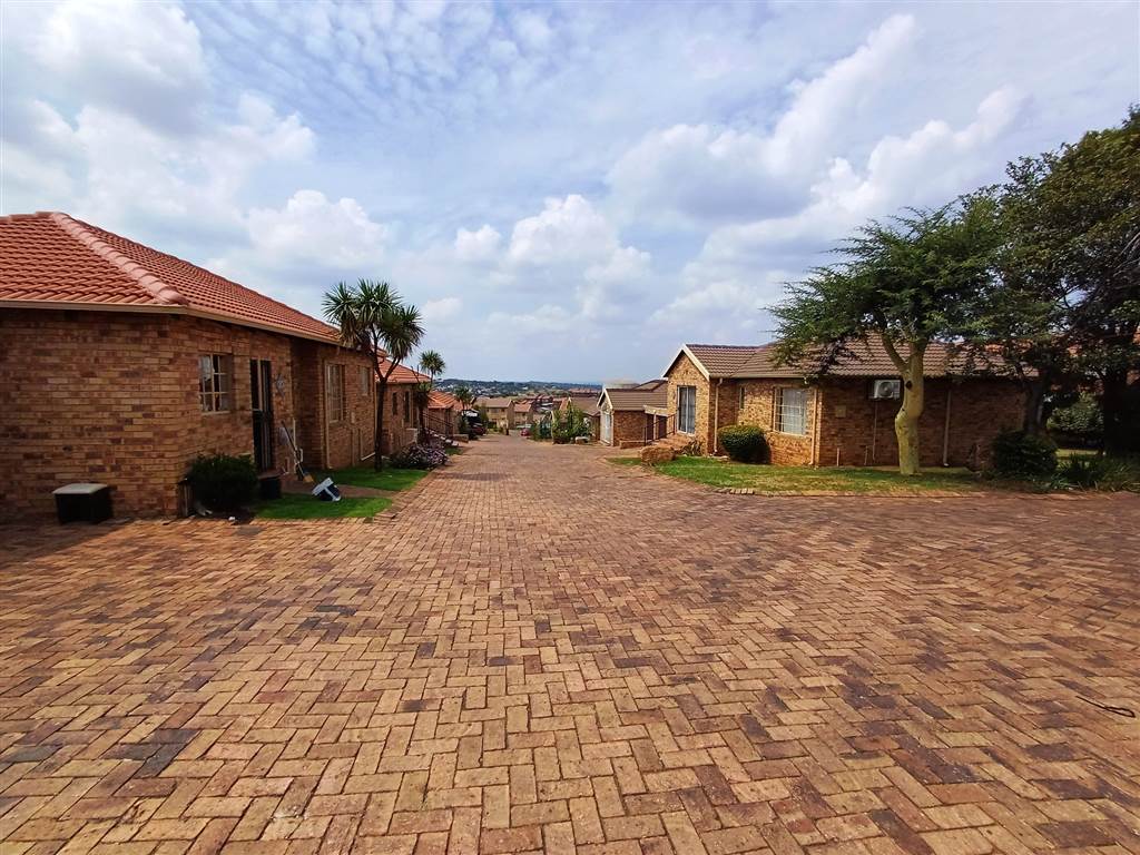 3 Bed Simplex for sale in Southcrest T4579619 Private Property