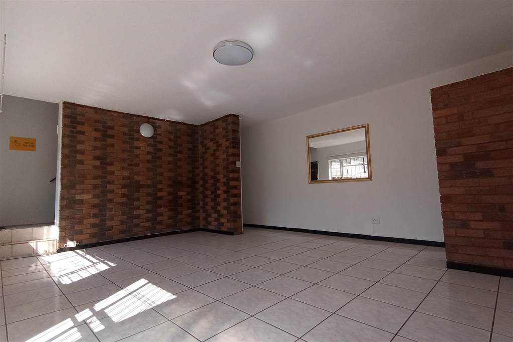 3 Bed Duplex to rent in Dawnview RR4079785 Private Property