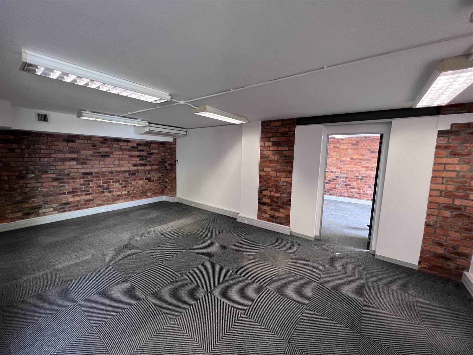 229  m² Commercial space in Green Point photo number 3