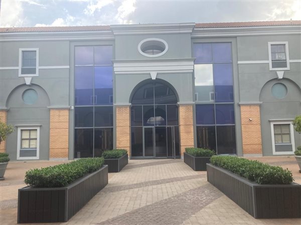 401  m² Commercial space in Illovo