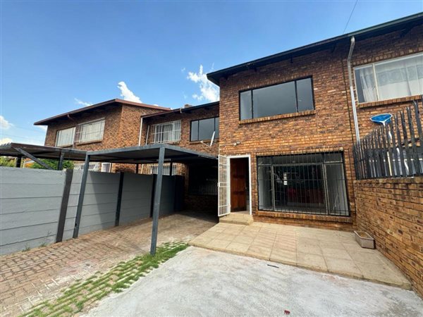 3 Bedroom Townhouse 3 Bedroom Townhouse