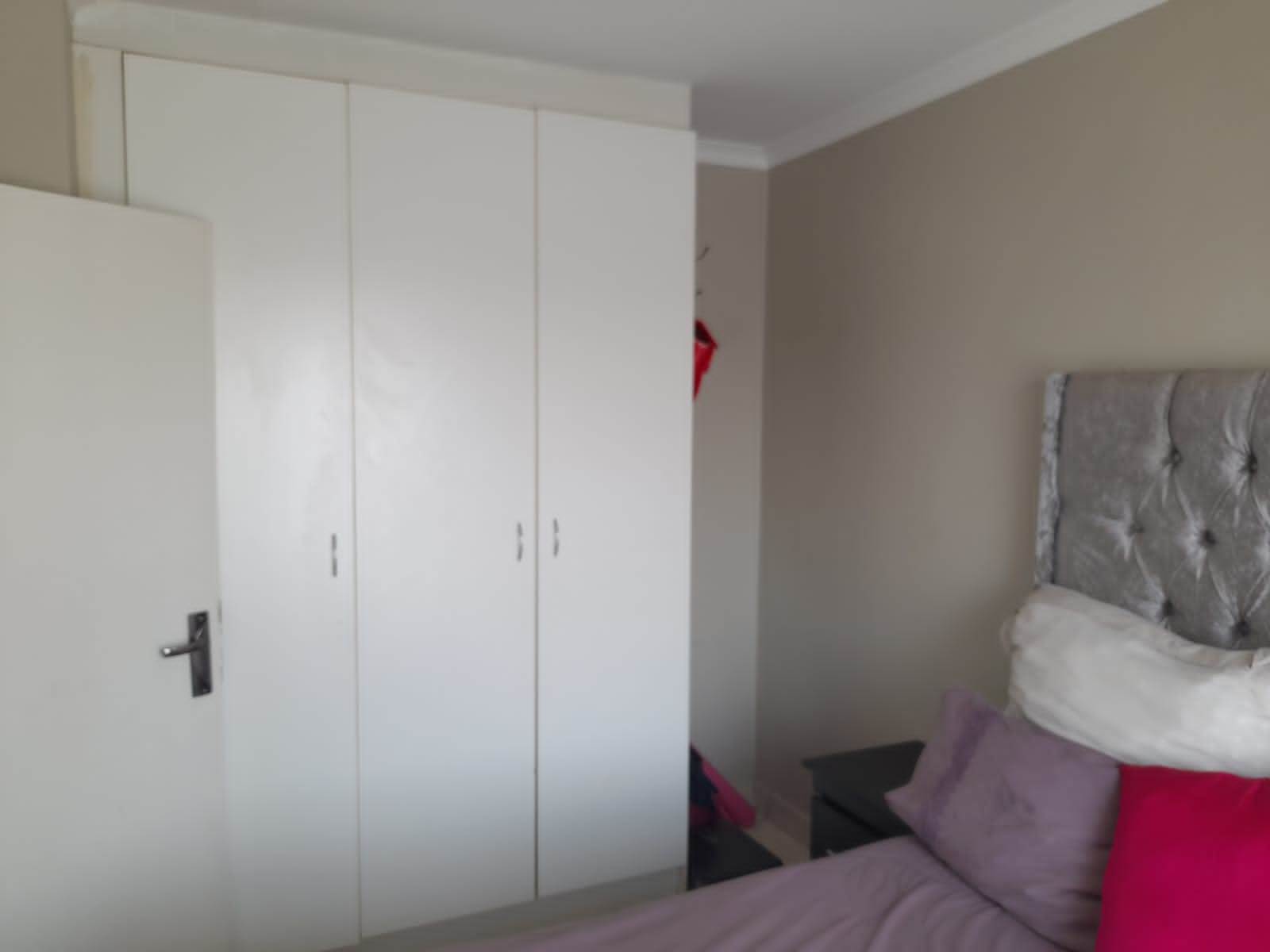 1 Bed Flat in Kleinfontein photo number 13