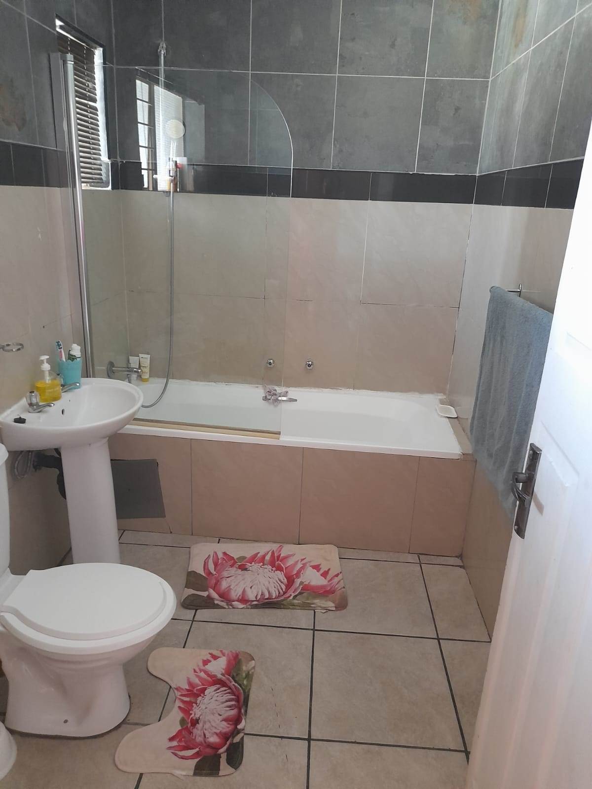 1 Bed Flat in Kleinfontein photo number 4