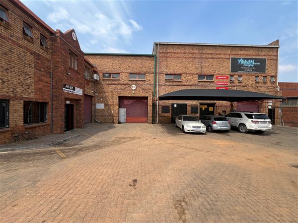 555  m² Industrial space