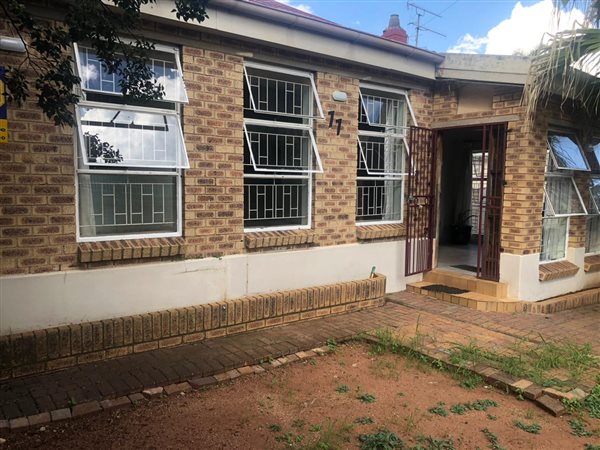 5 Bed House in Roodepoort North
