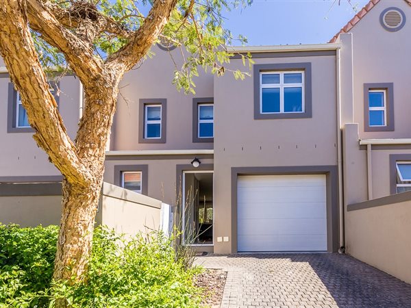 3 Bed Townhouse in Boschenmeer Golf Estate