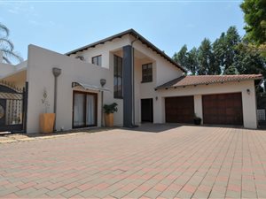 House in Willow Acres