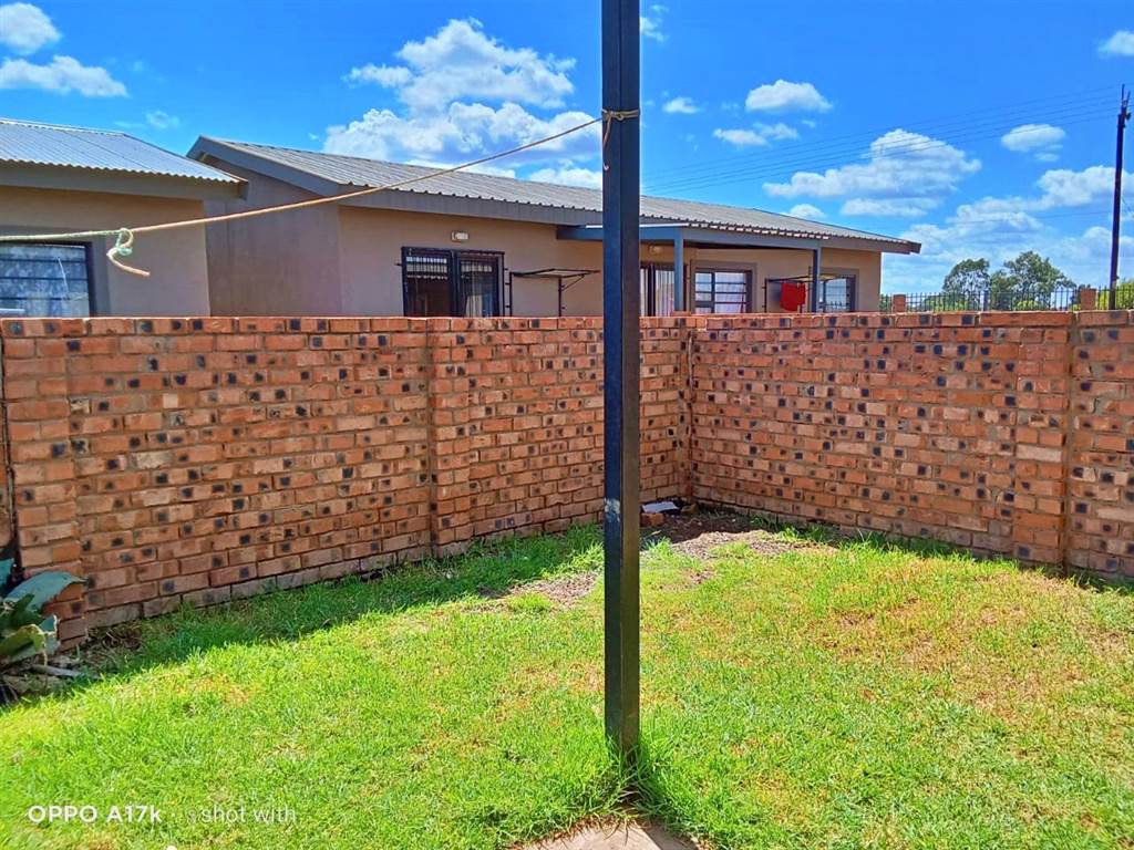 3 Bed Townhouse in Quaggafontein photo number 9