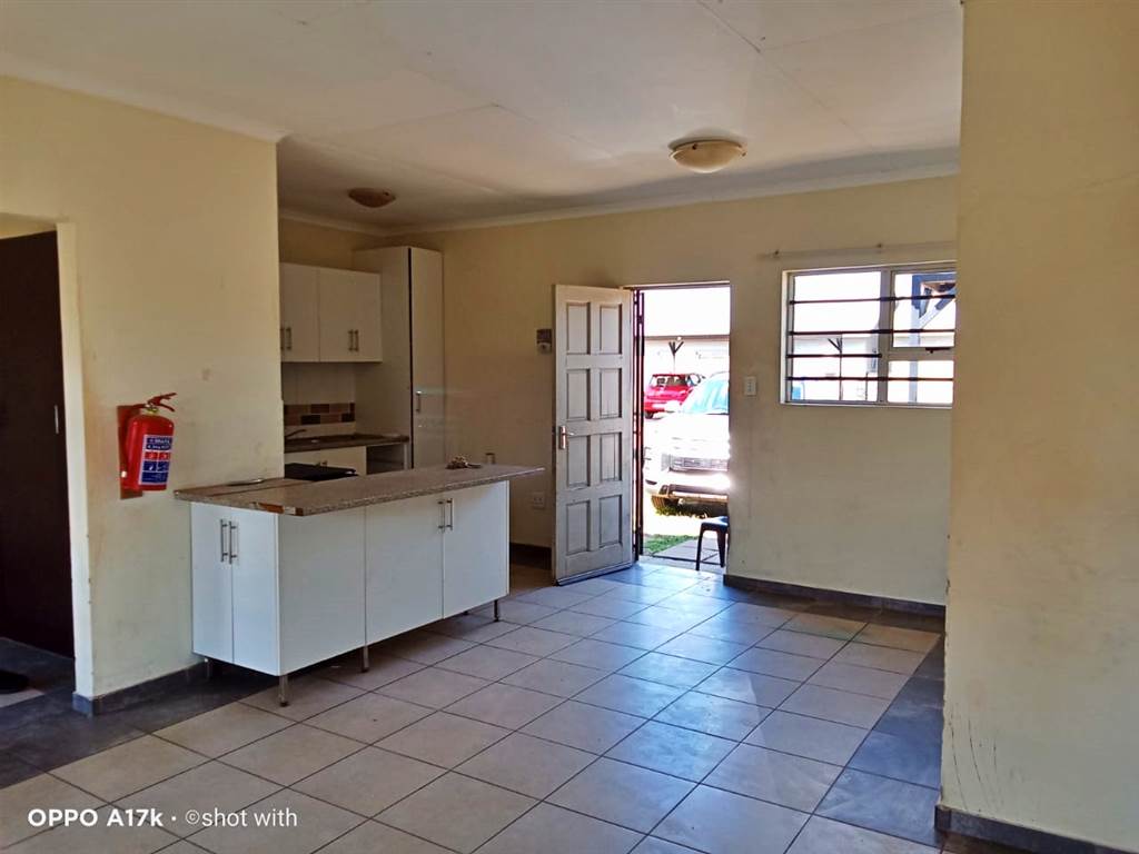 3 Bed Townhouse in Quaggafontein photo number 3