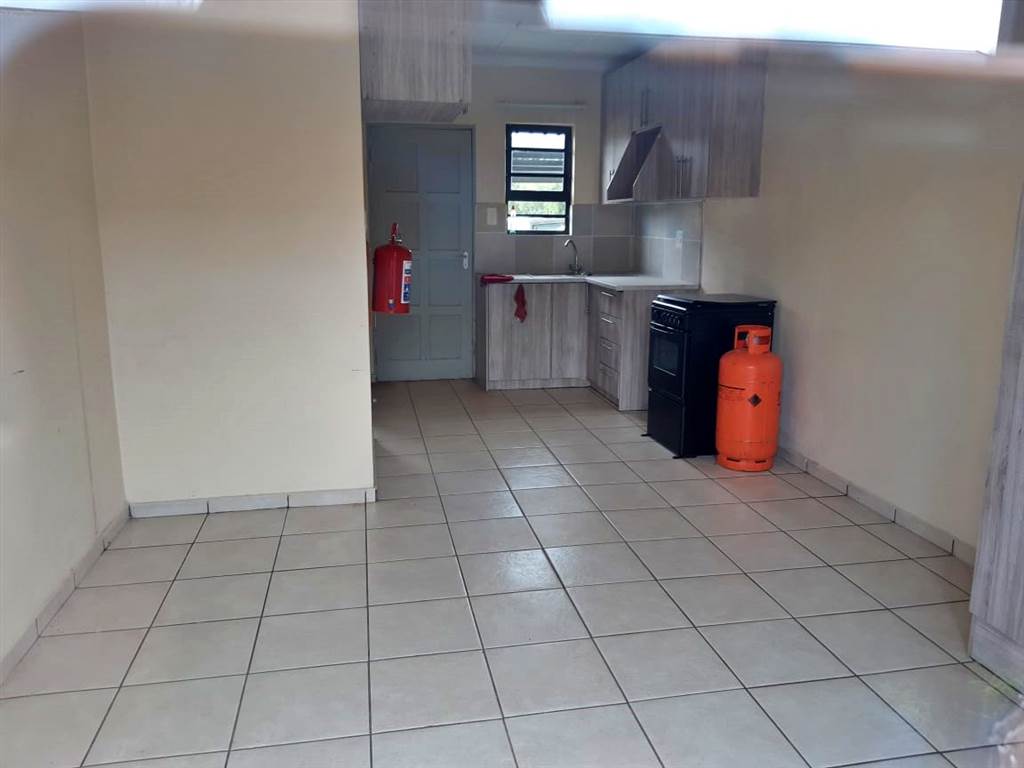 3 Bed Townhouse in Quaggafontein photo number 4