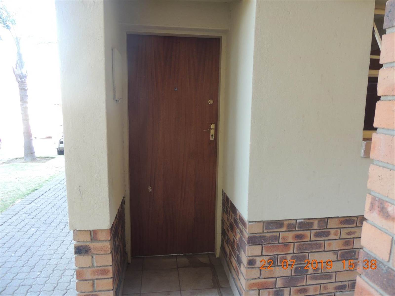 2 Bed Apartment in Trichardt photo number 6
