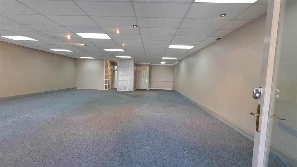 160  m² Commercial space in Somerset West Central photo number 2