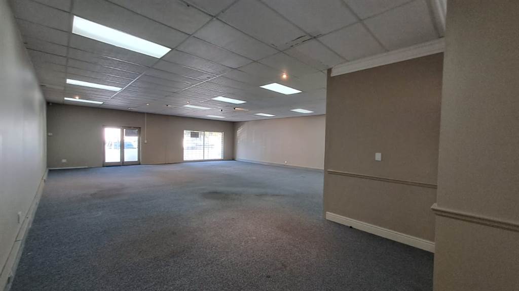 160  m² Commercial space in Somerset West Central photo number 4