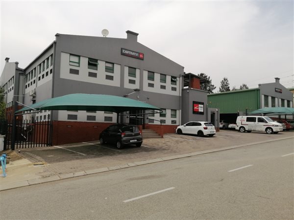 1 350  m² Commercial space