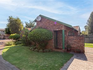3 Bed Simplex in Pierre van Ryneveld
