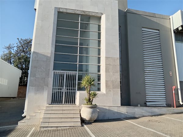 359  m² Commercial space