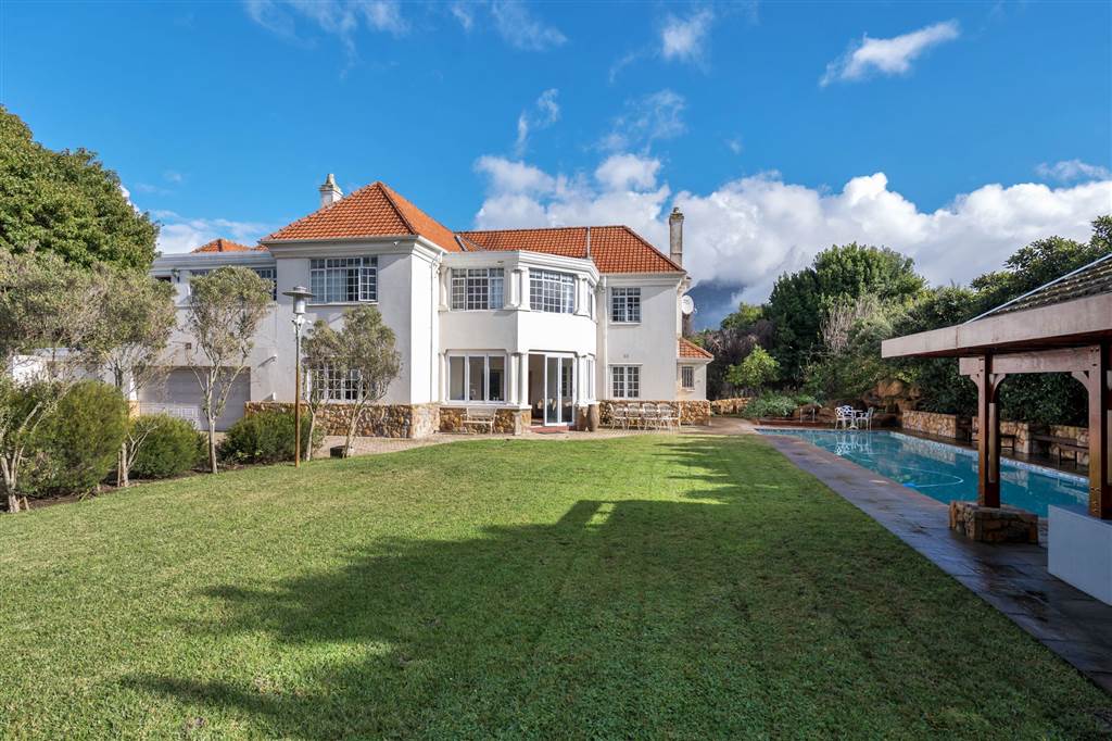 6 Bedroom House