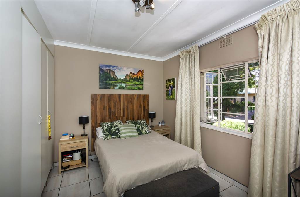 2 Bed House in Modderfontein photo number 4
