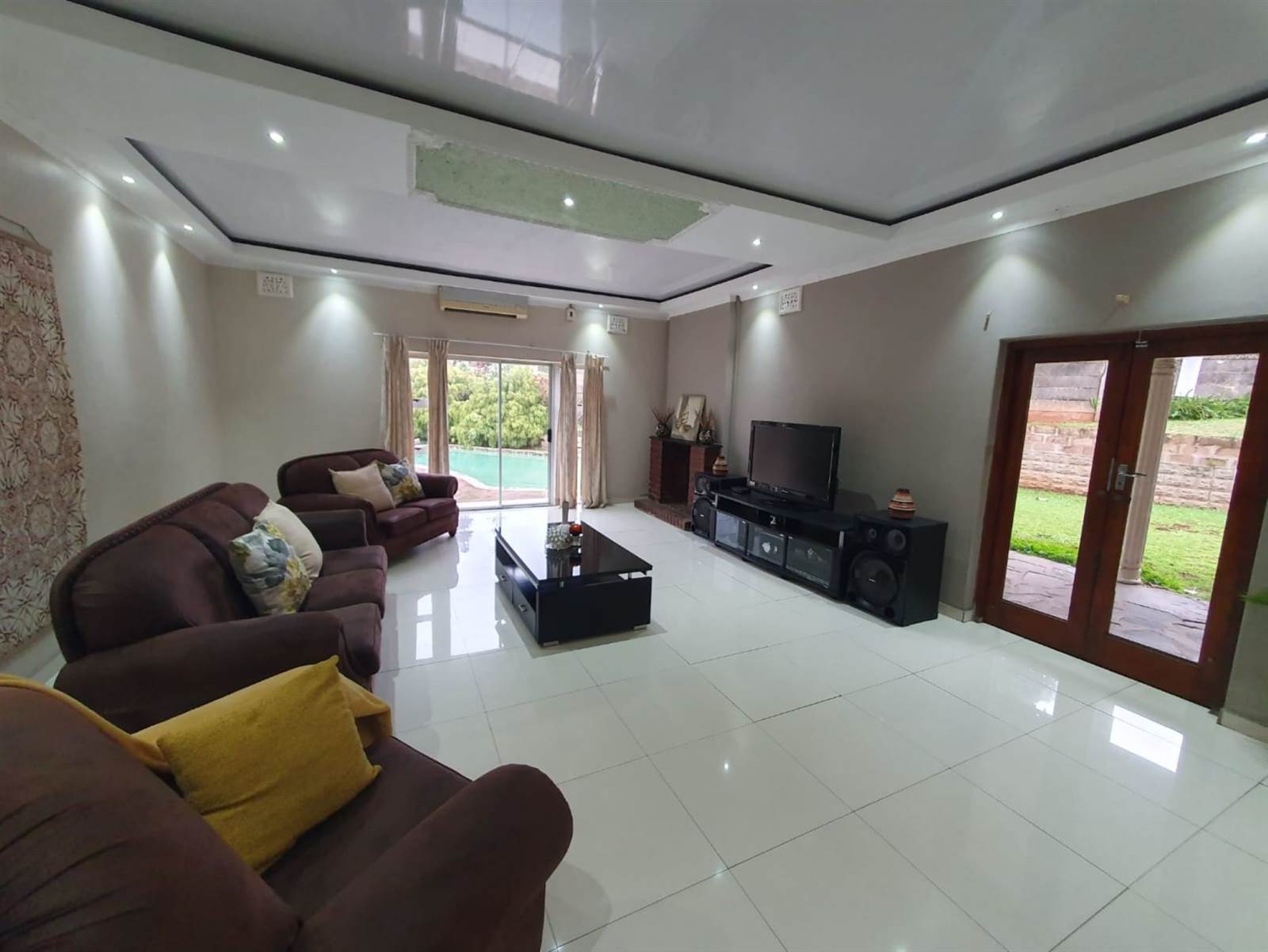 3 Bed House in Woodlands photo number 5