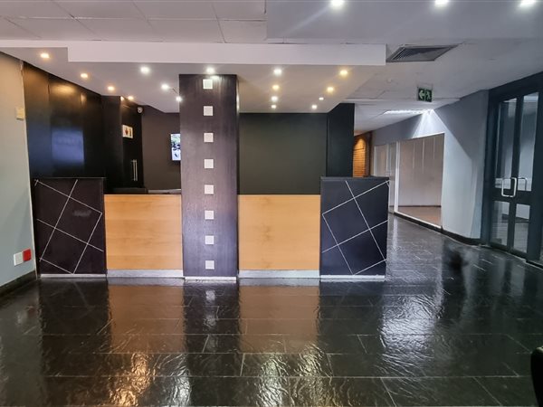 762  m² Commercial space