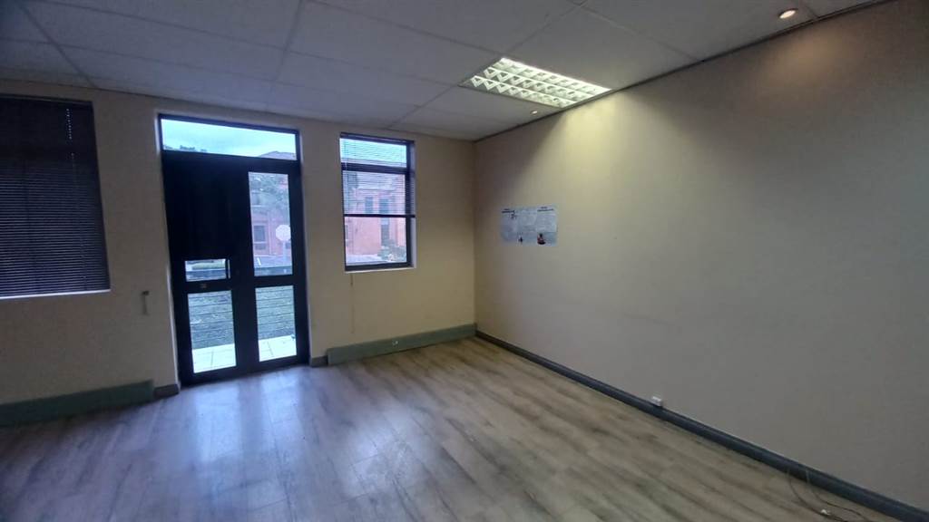 147  m² Commercial space in Faerie Glen photo number 15