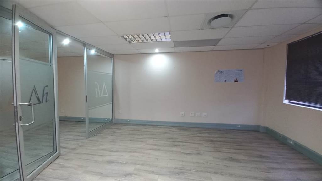 147  m² Commercial space in Faerie Glen photo number 8