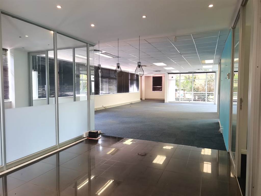 728  m² Commercial space in La Lucia photo number 4