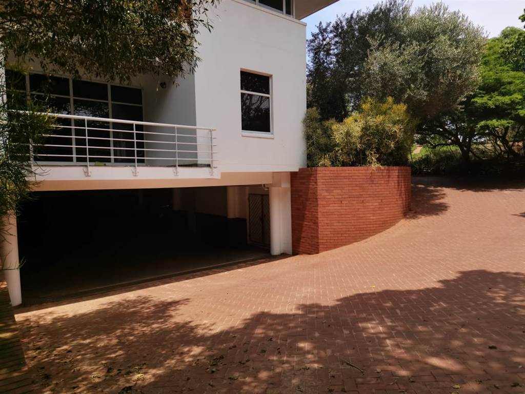728  m² Commercial space in La Lucia photo number 27