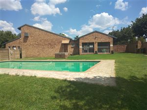 2 Bed Townhouse in Rooihuiskraal North