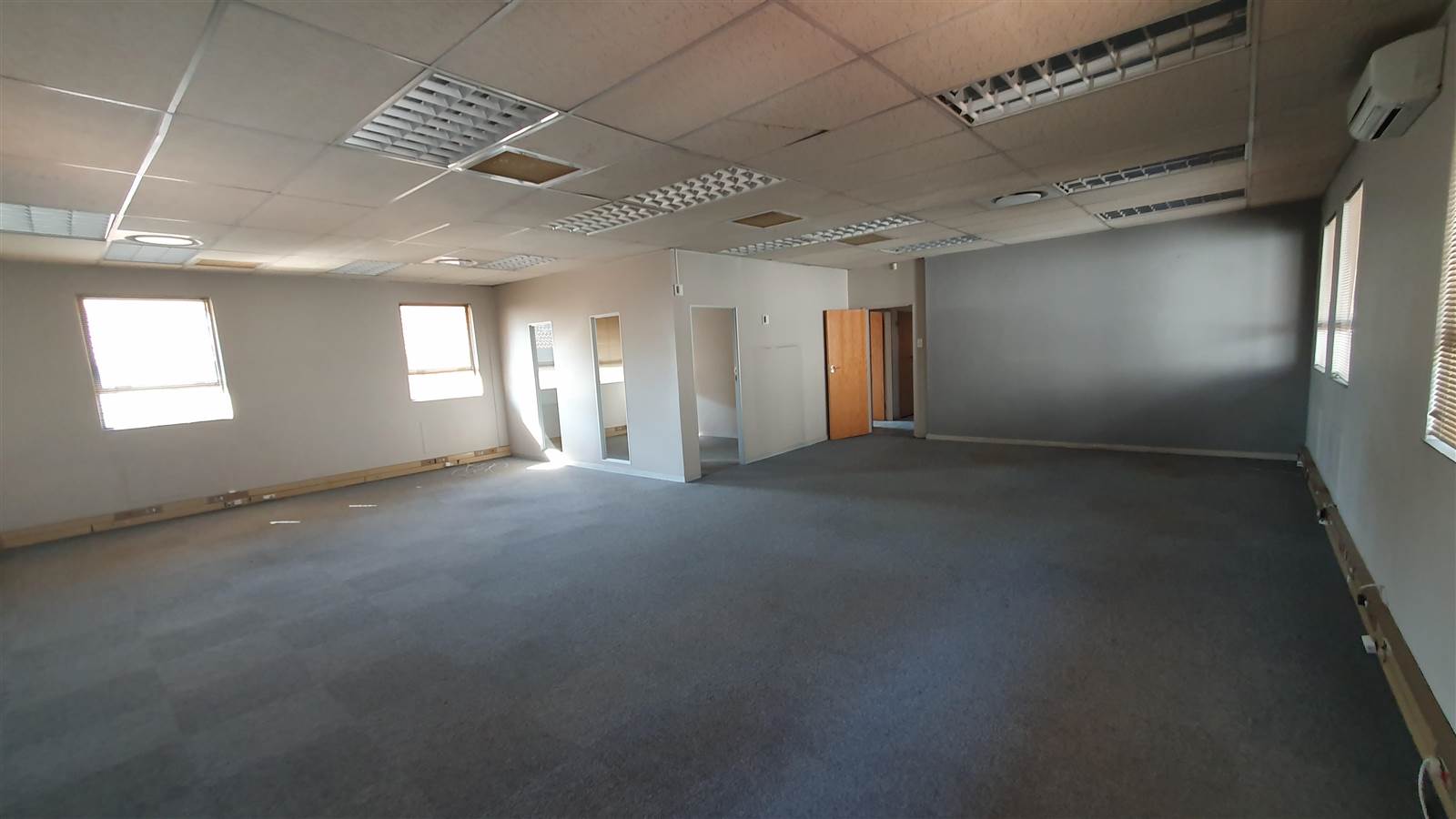 372  m² Commercial space in Lydiana photo number 17