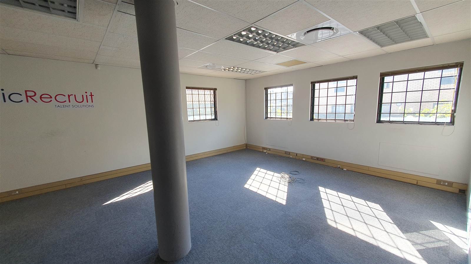 372  m² Commercial space in Lydiana photo number 16