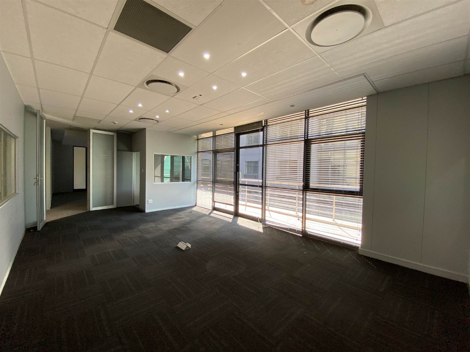 350  m² Office Space in Menlyn photo number 8