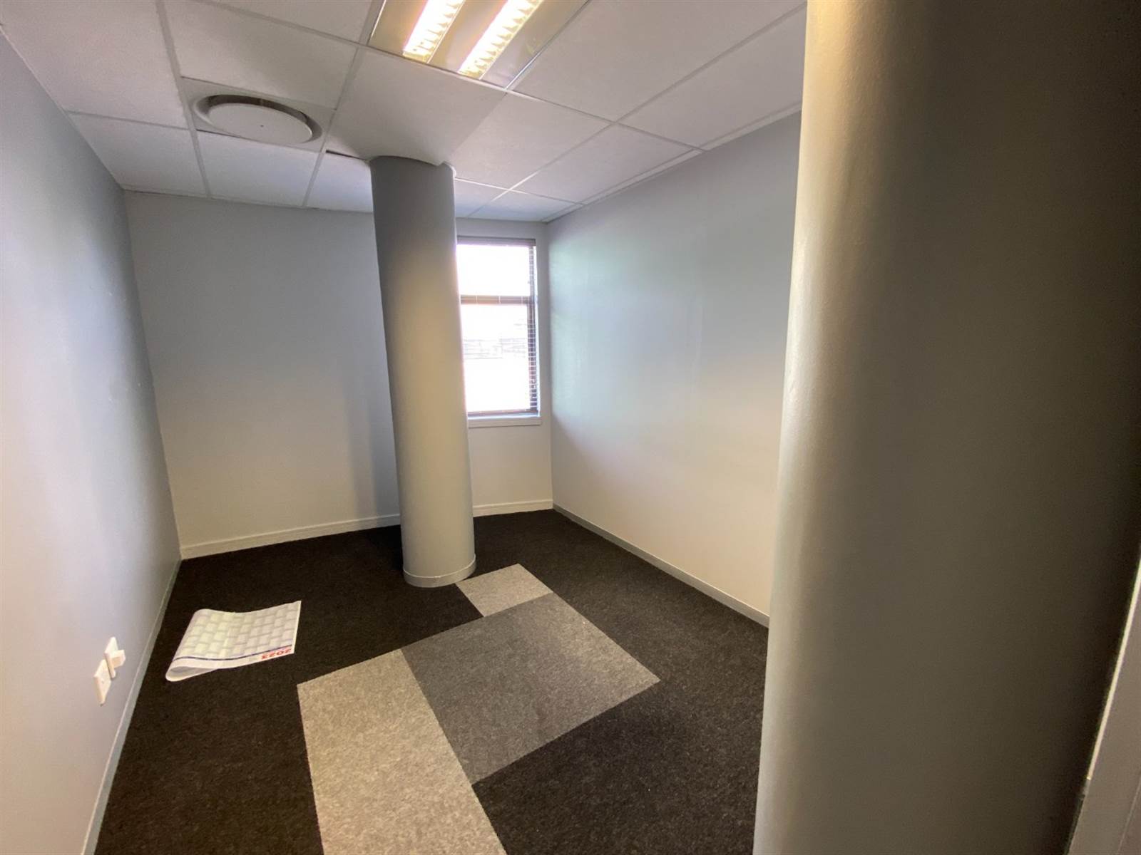 350  m² Office Space in Menlyn photo number 18