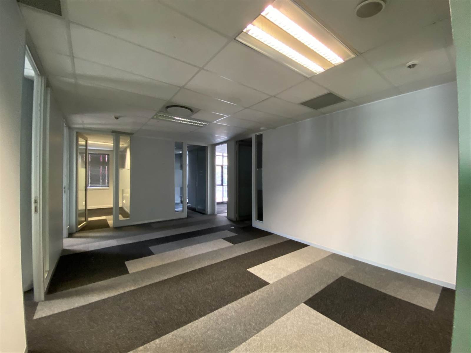 350  m² Office Space in Menlyn photo number 17