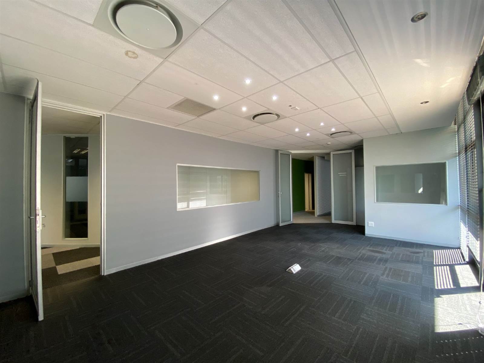 350  m² Office Space in Menlyn photo number 7