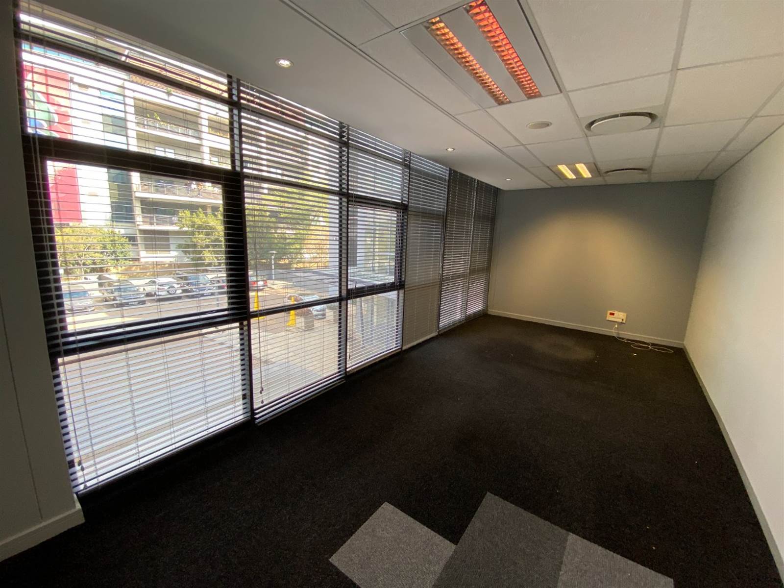 350  m² Office Space in Menlyn photo number 16
