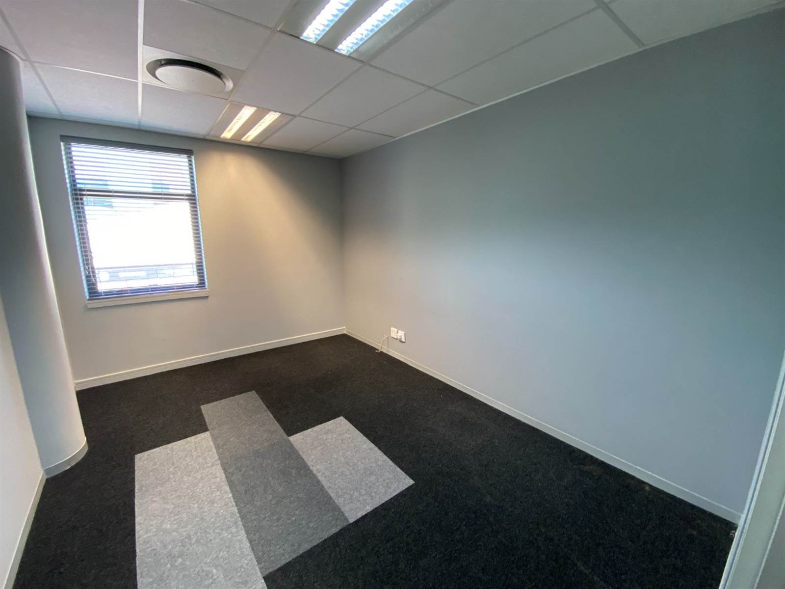 350  m² Office Space in Menlyn photo number 15