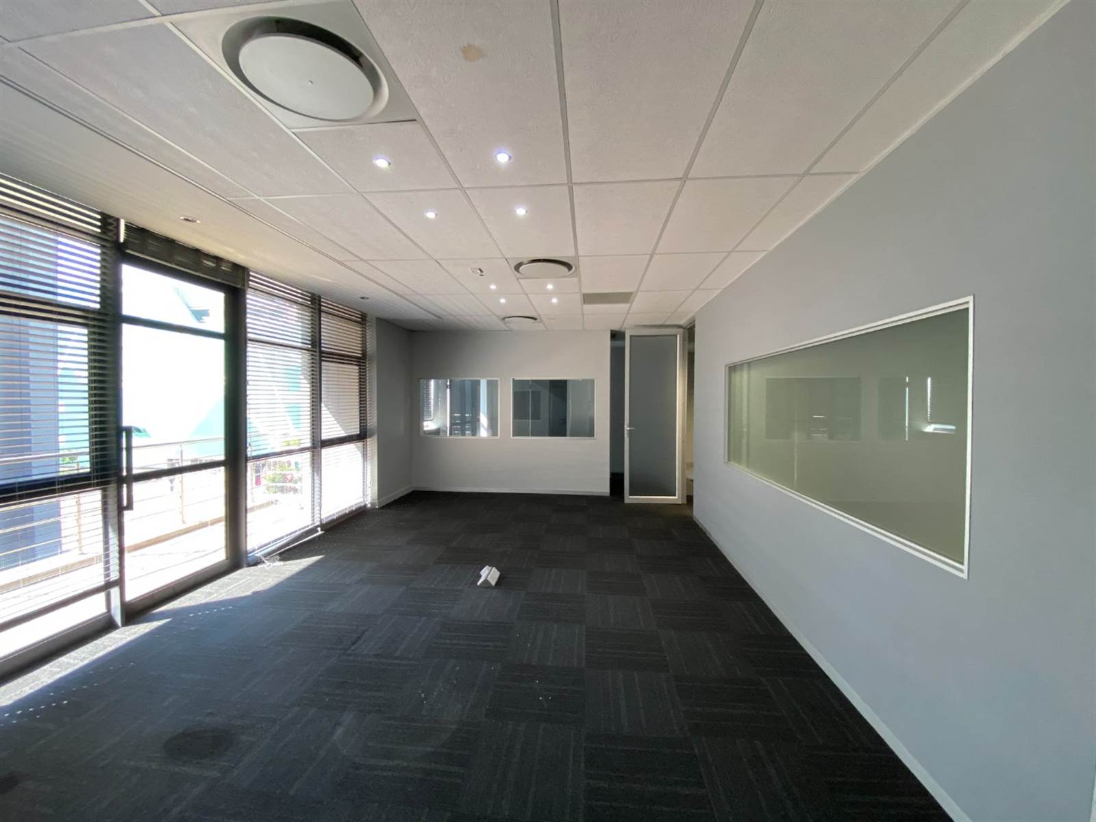 350  m² Office Space in Menlyn photo number 6