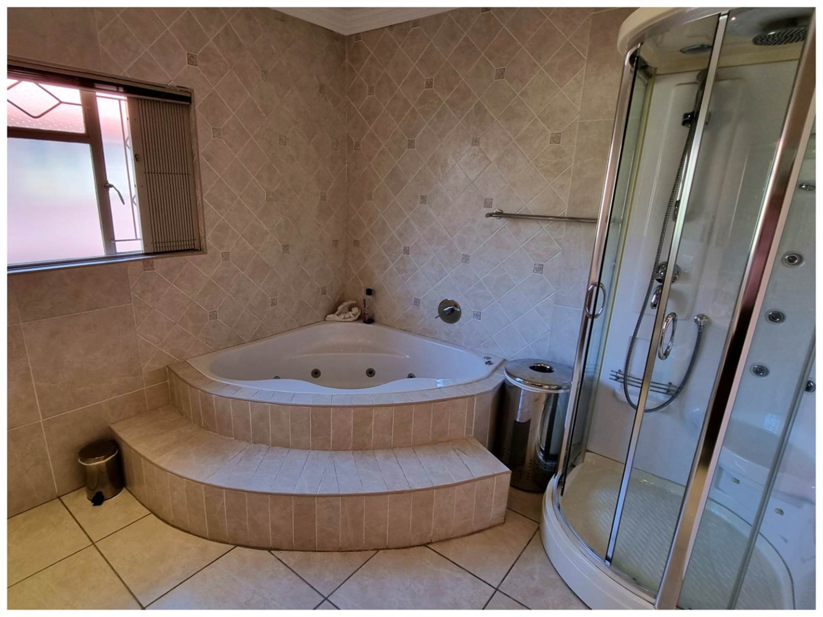 6 Bed House in Kloofendal photo number 18