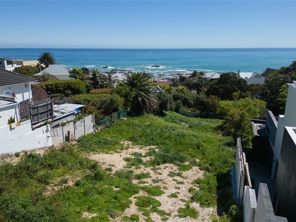 837 m² Land available in Camps Bay