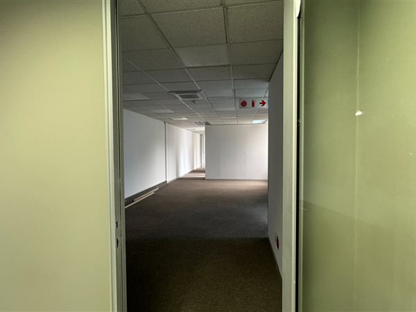 302  m² Commercial space