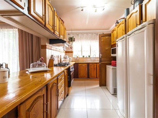 4 Bedroom House 4 Bedroom House