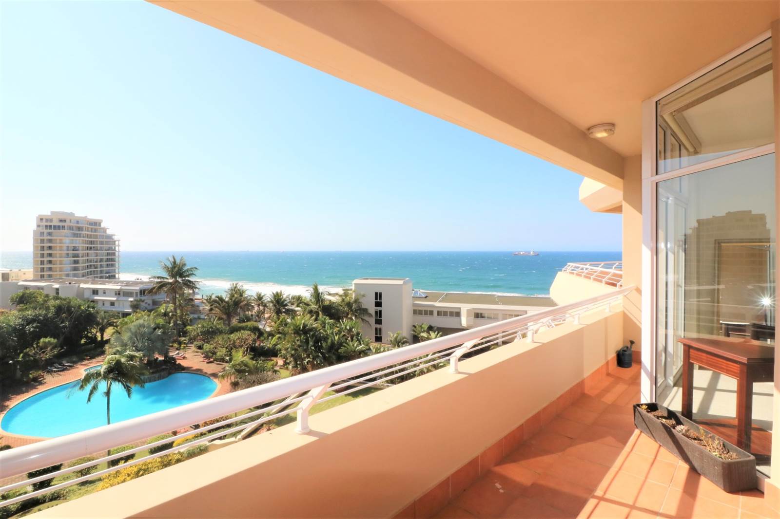 2 Bed Apartment in Umhlanga Rocks photo number 2