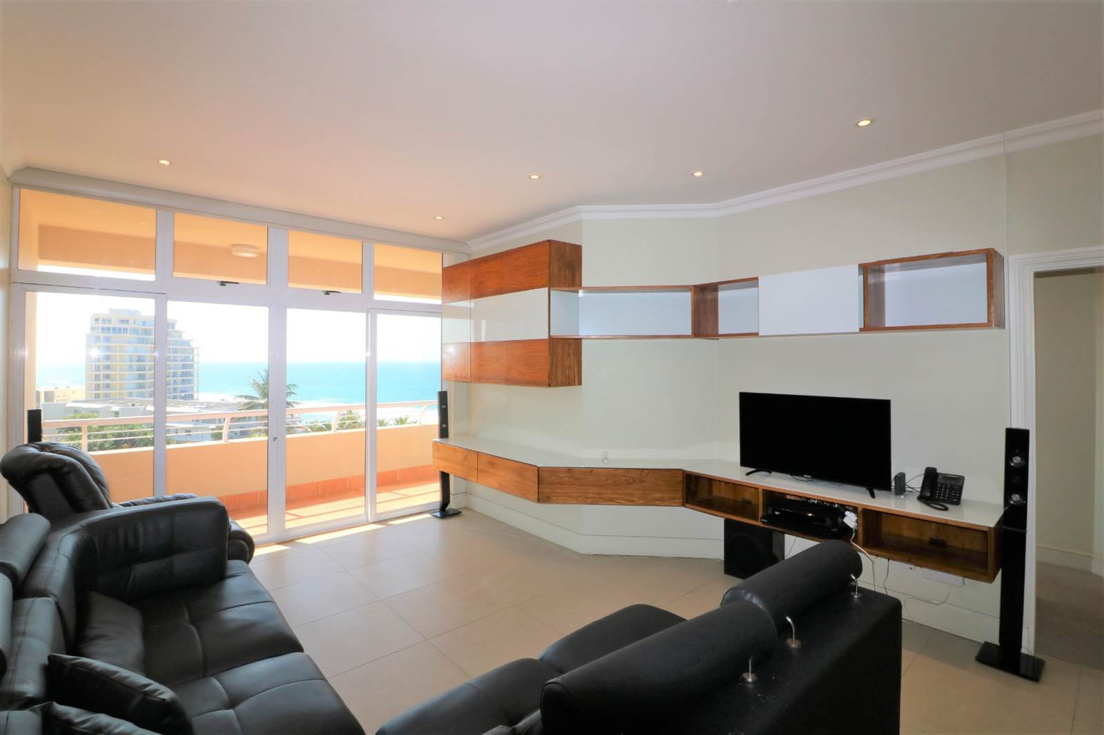 2 Bed Apartment in Umhlanga Rocks photo number 12