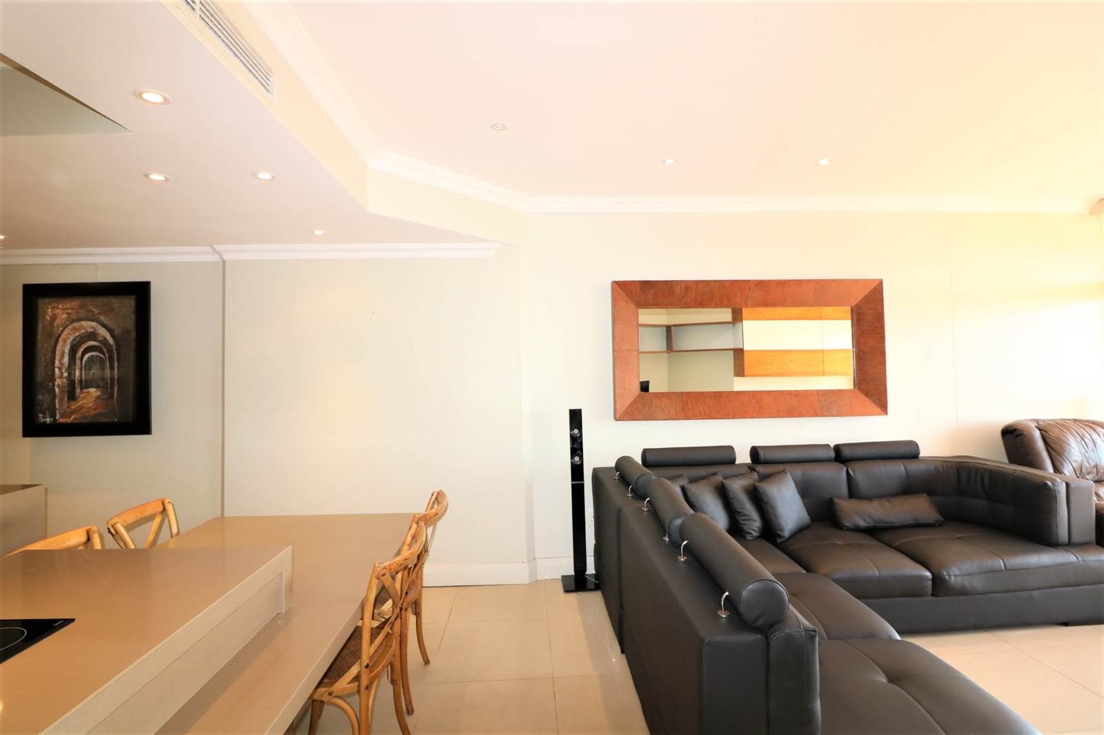 2 Bed Apartment in Umhlanga Rocks photo number 6