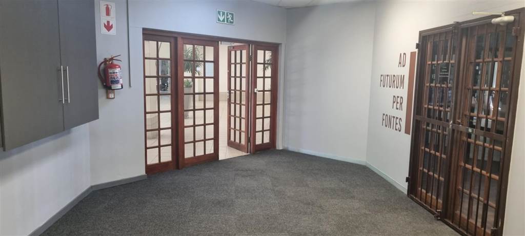 131  m² Commercial space in Waverley photo number 1