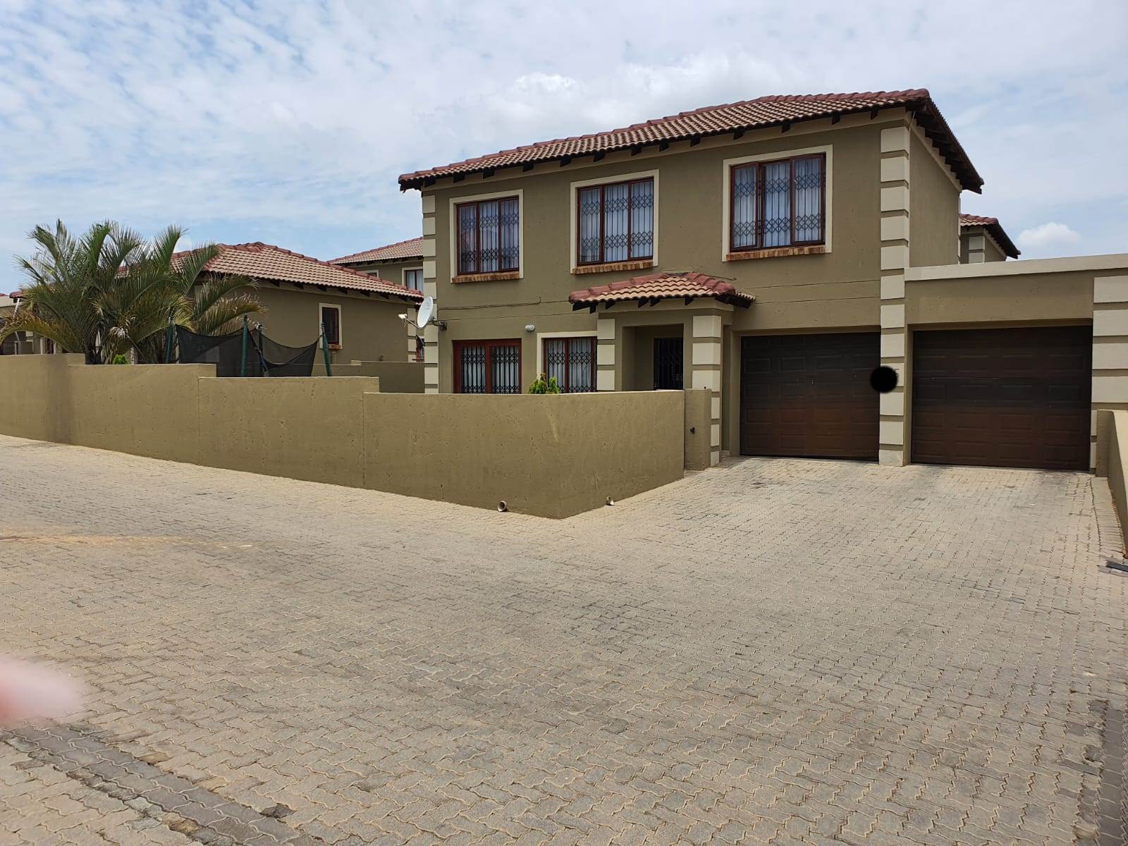 3 Bed House in Arundo Estate photo number 2